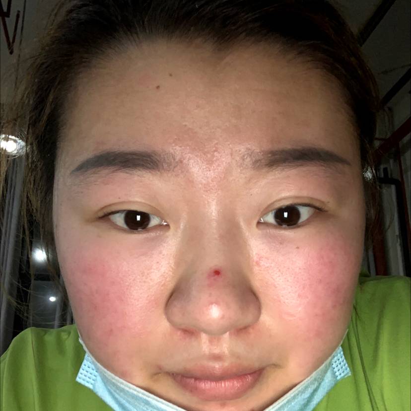 漂亮浅吻清曲的照片