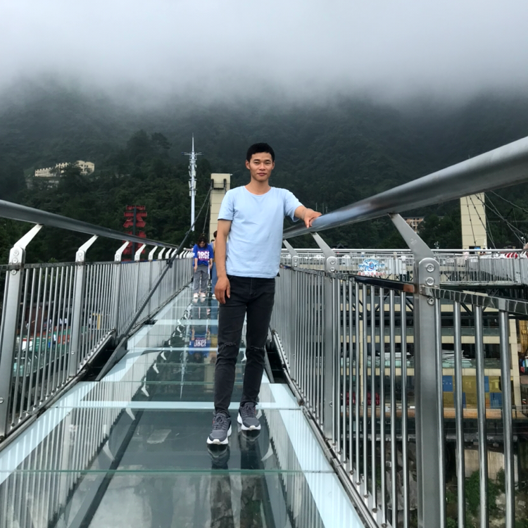 灼热深拥兮颜的照片