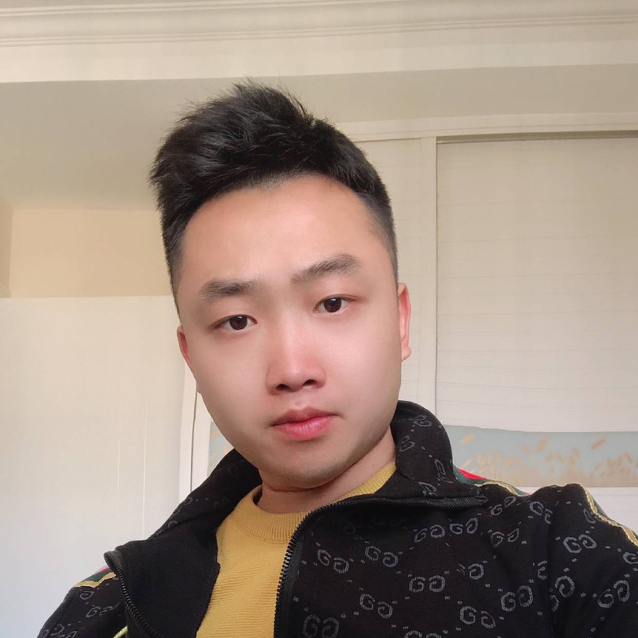 鳗鱼蹙眉矜柔的照片
