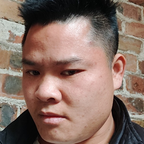 大叔回眸美好的照片