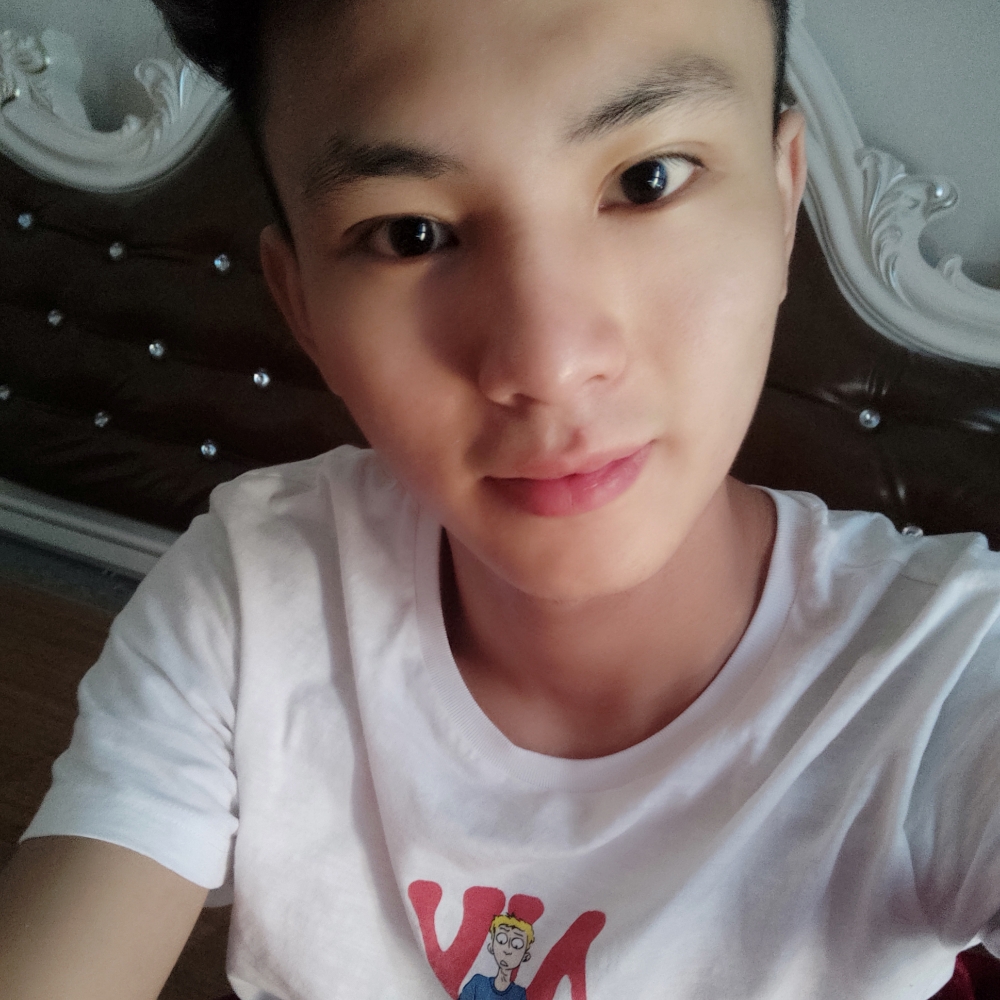 黑猫闻优雅的照片
