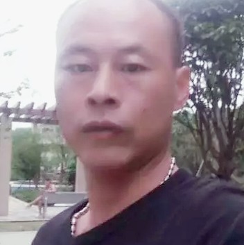 龙哥当兵的人的照片