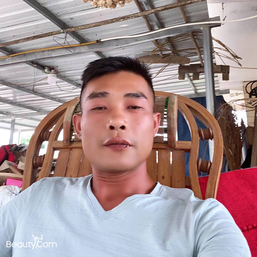 乐观等待火车的照片