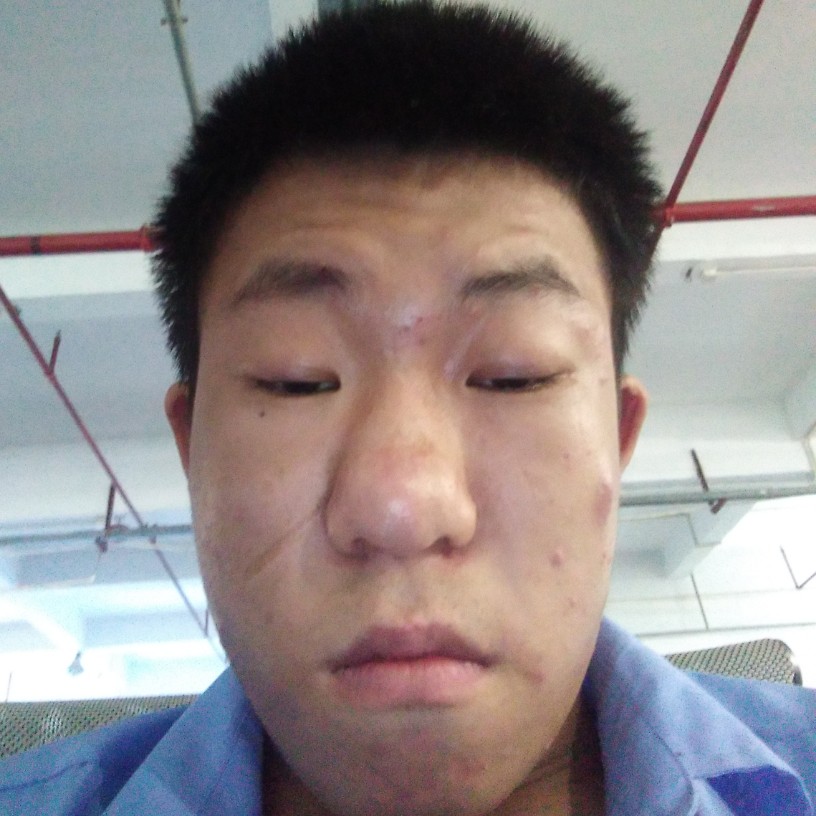 灯泡与干净的照片