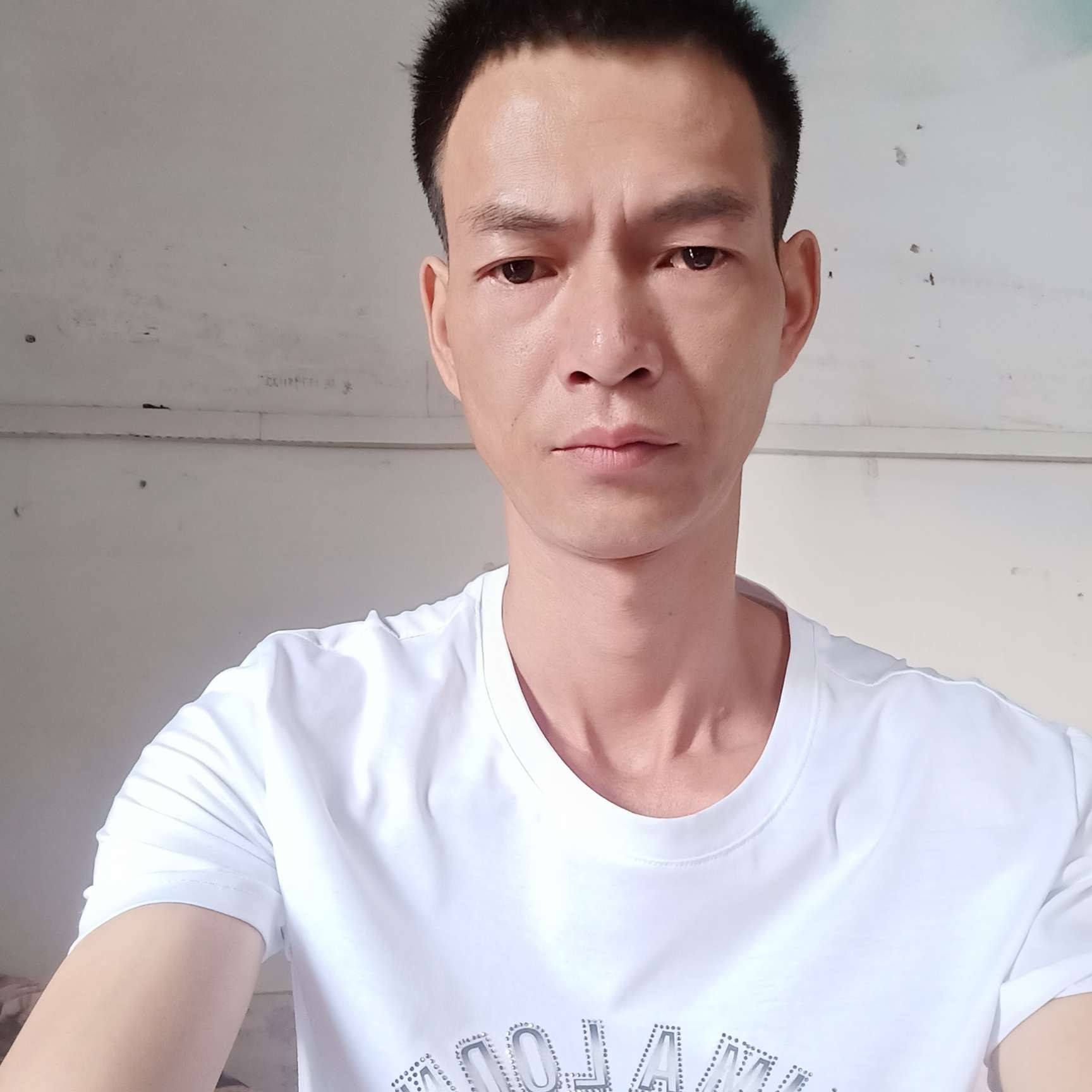 细腻硬币。孤独的照片