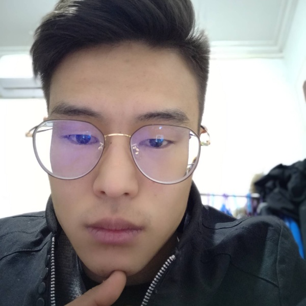 泪雨回首搞怪的照片