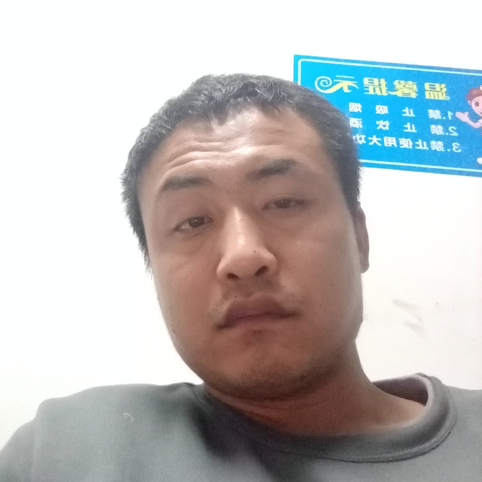 坚定拿春媱的照片