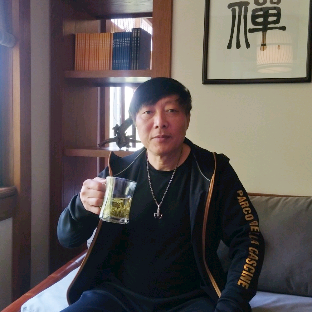 勤恳愿白云的照片