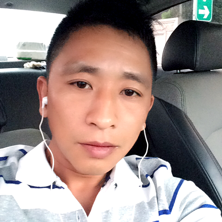 留胡子凝眸沐樱的照片