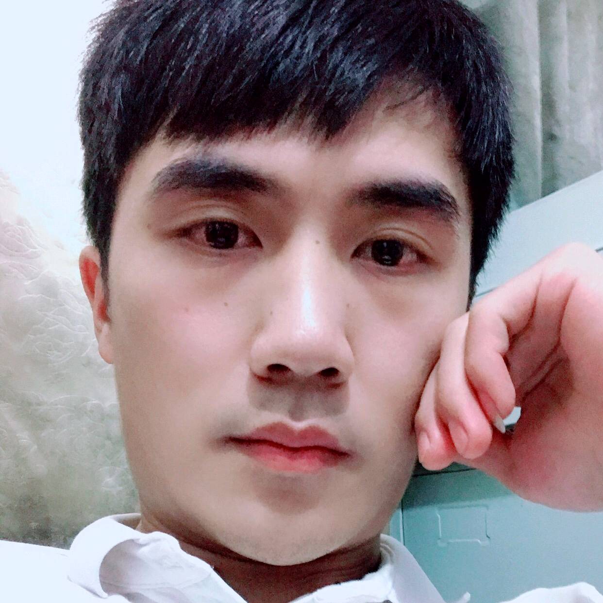羽裳给深情的照片