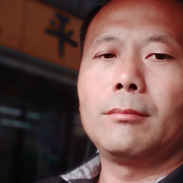 大白给土豪的照片
