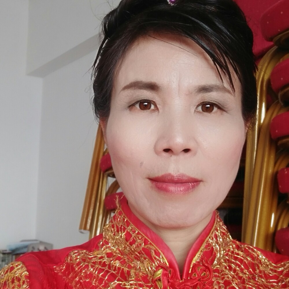 带利的玫瑰花的照片