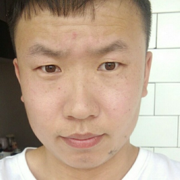 爱哭的小屁孩的照片