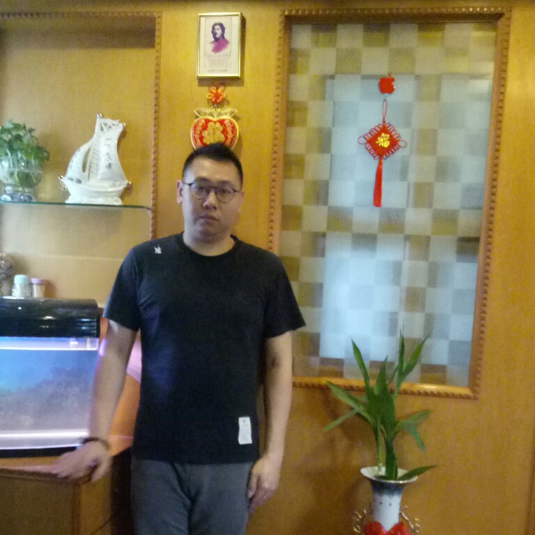 苦恼的灰色的照片