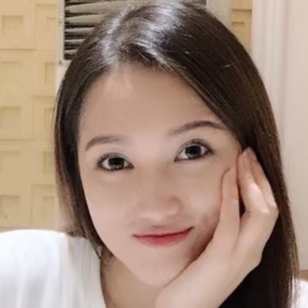 爱吃鱼的姑娘的照片