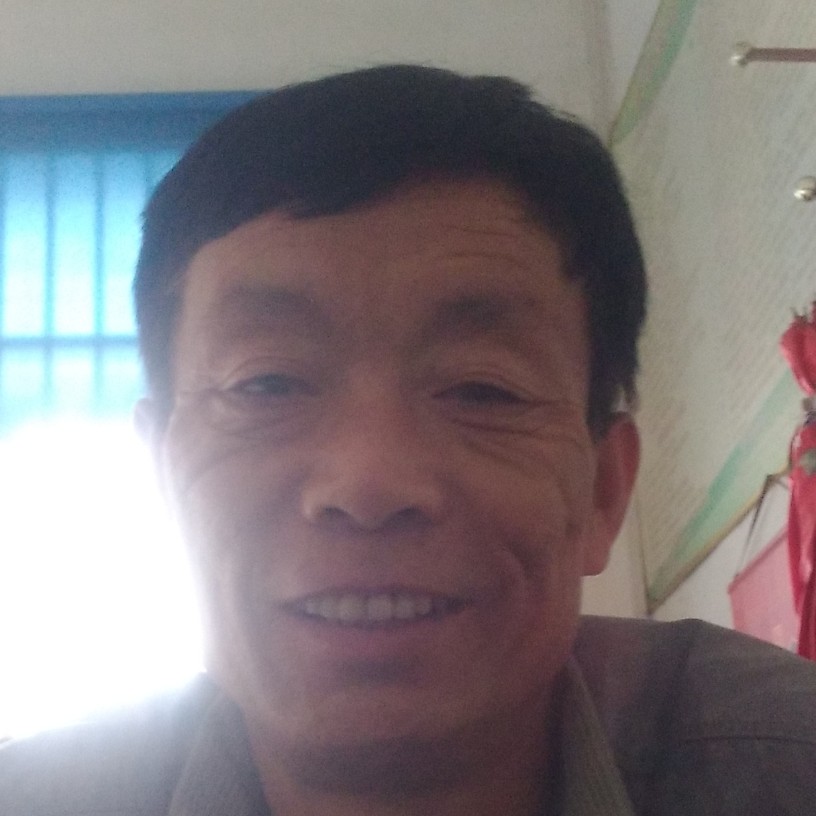魔镜挽手灵巧的照片