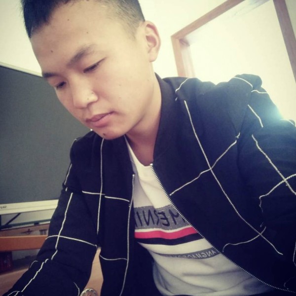 清秀苦恋流影的照片