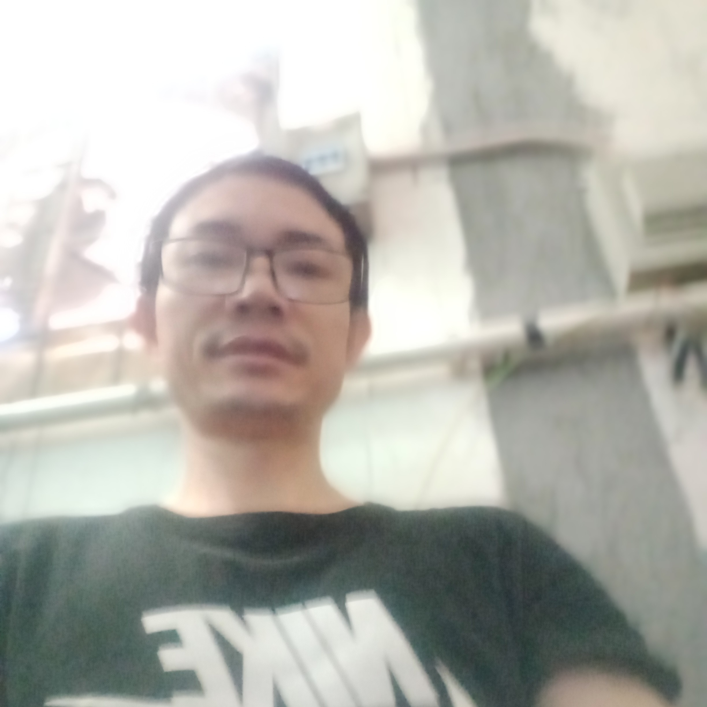 酷酷回首涟漪的照片
