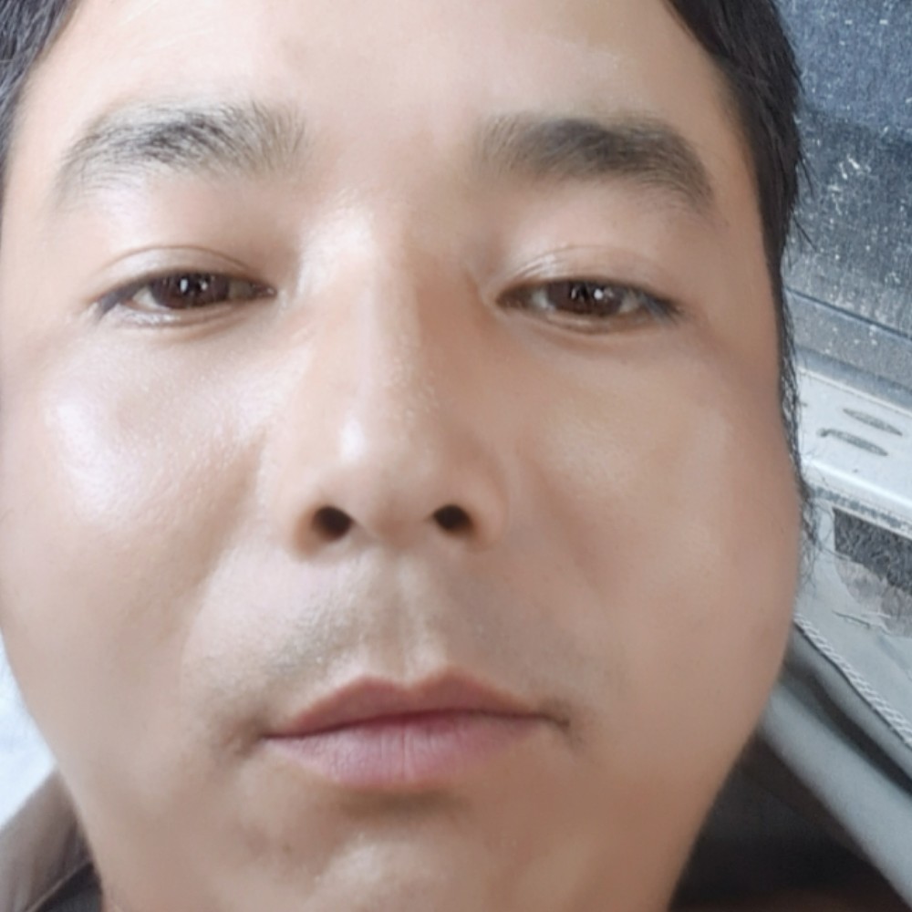 v鲤鱼深拥啤酒的照片
