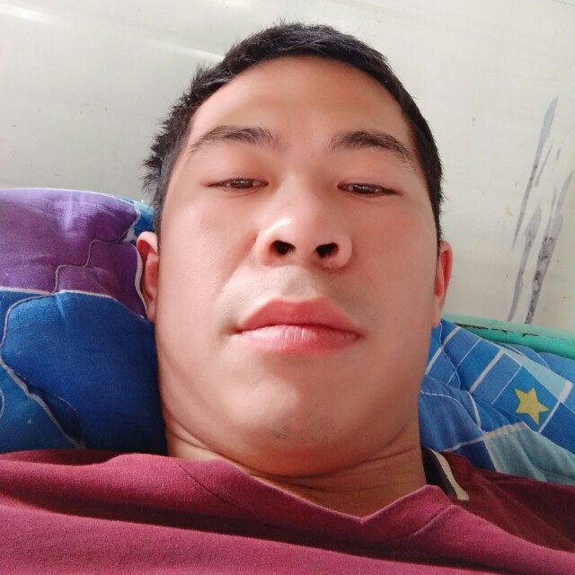 文静泪了蓝天的照片