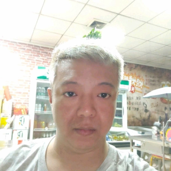 少年白大叔的照片