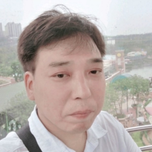 勤恳保卫火的照片