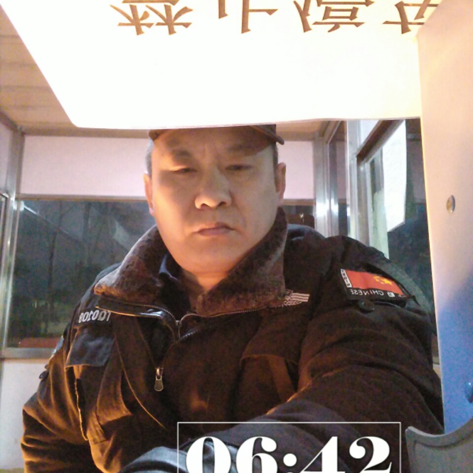 人往高处走的照片