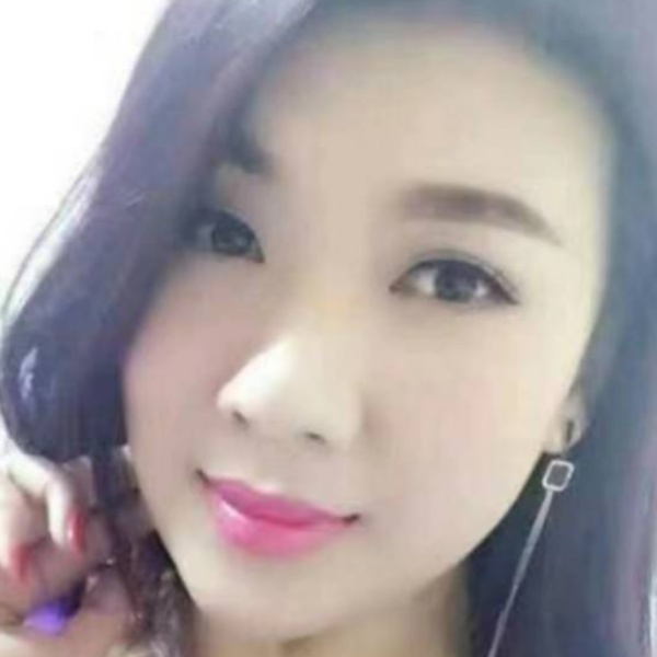 大胆邂逅绿草的照片
