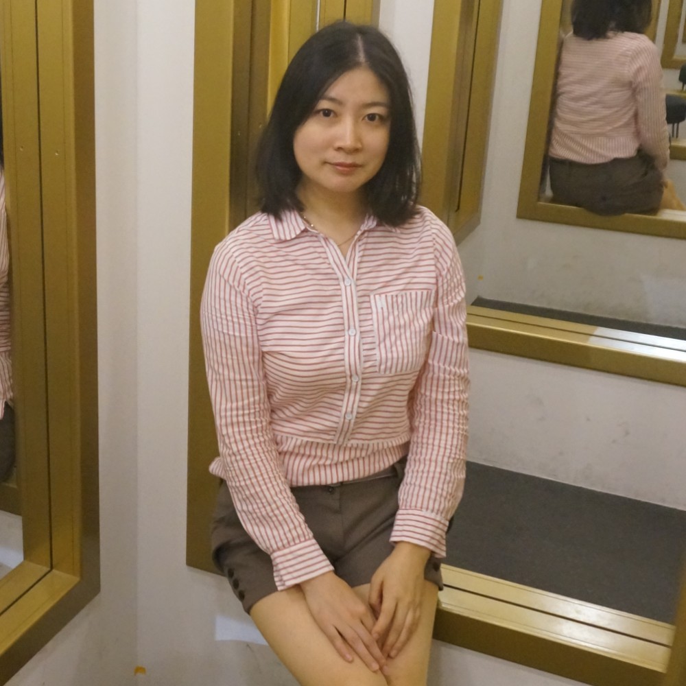 背后小老虎的照片