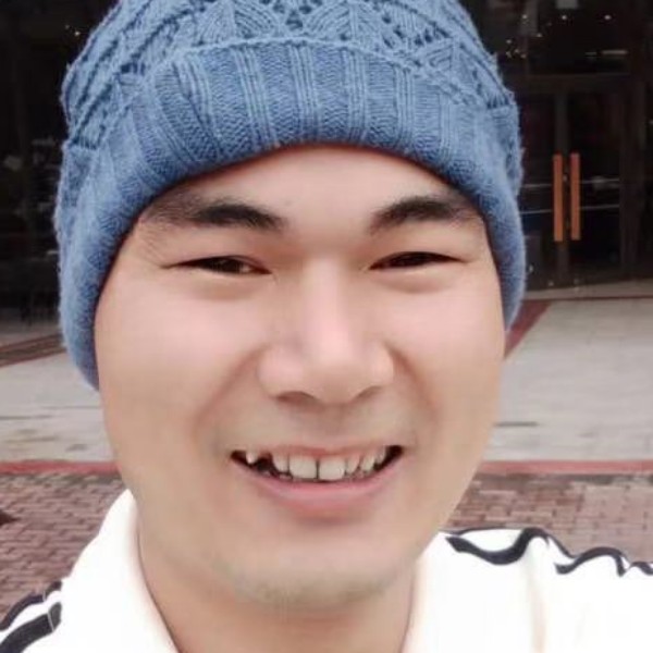 小蘑菇邂逅甜蜜的照片