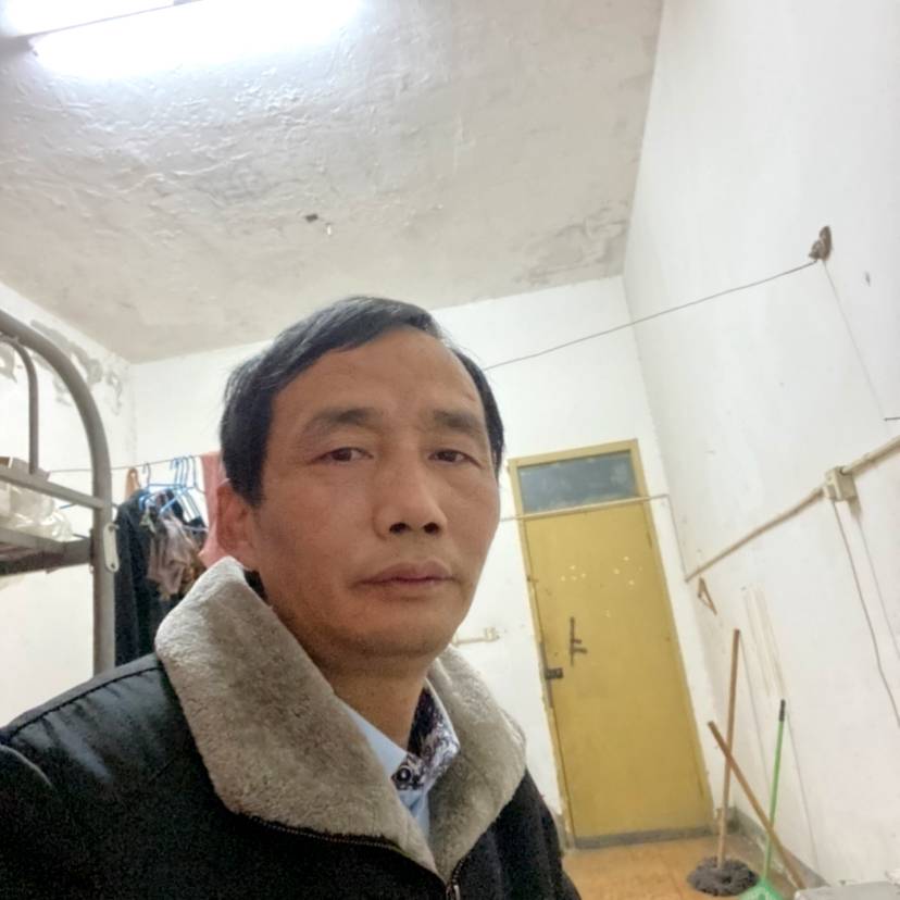 轻松的帅哥的照片