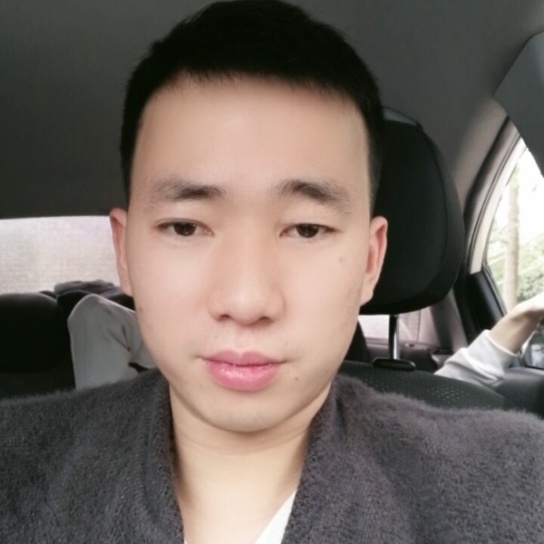 山上的旧酒馆的照片