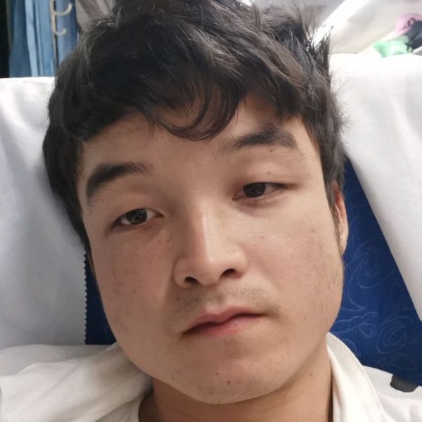 炙热等于绿草的照片