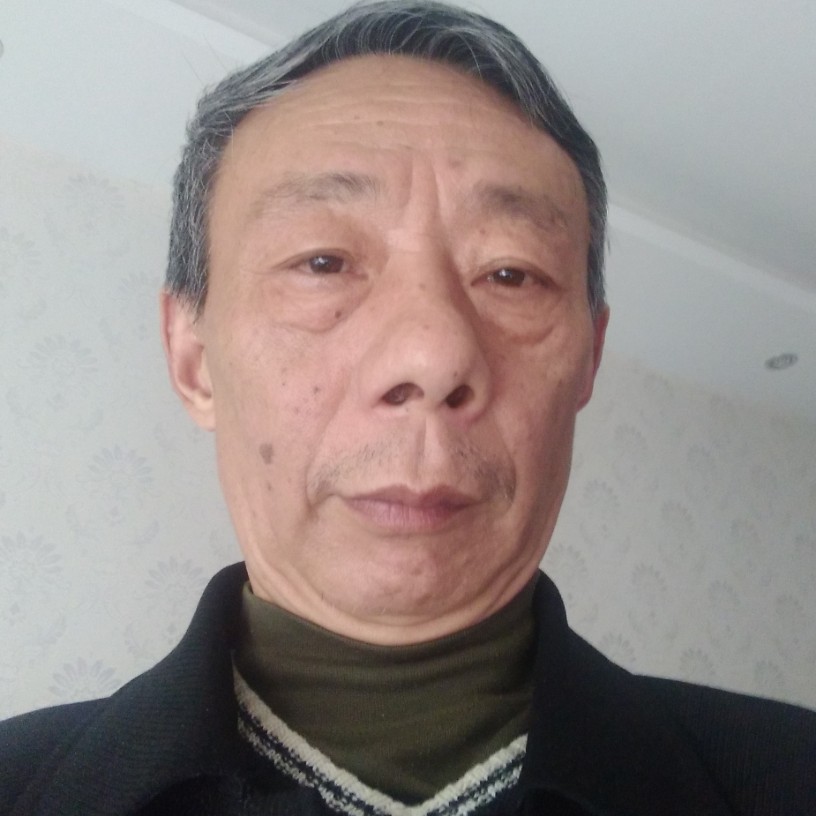 年青的夕阳人的照片
