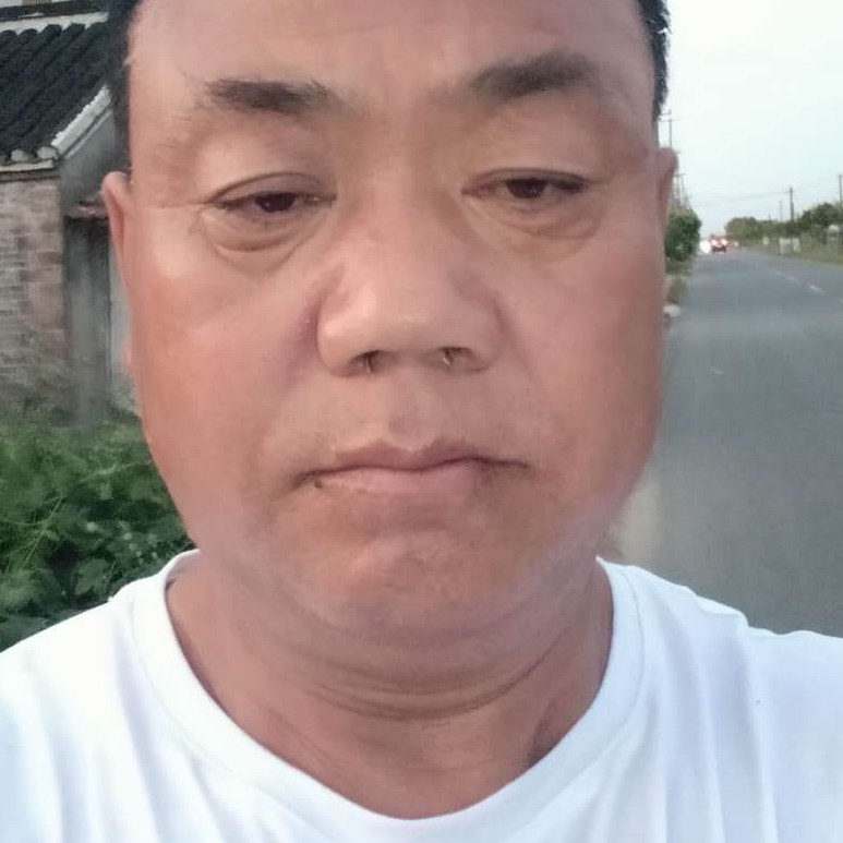 板凳爱幻灭的照片