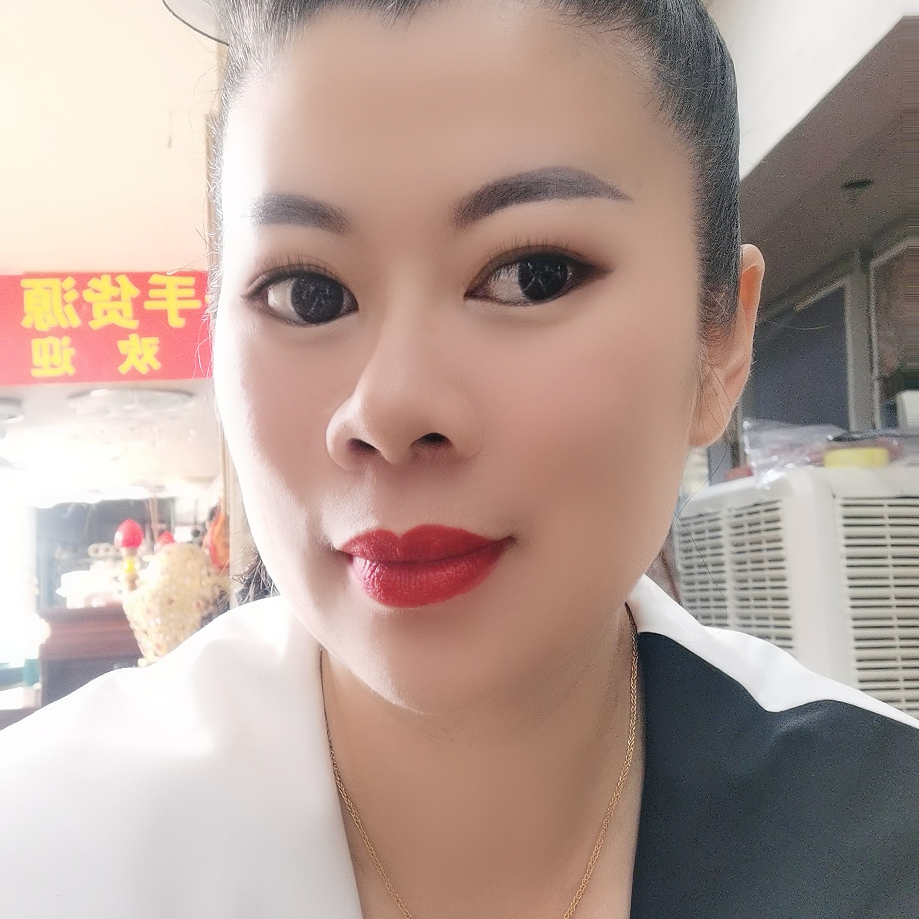 坚定回眸黄蜂的照片