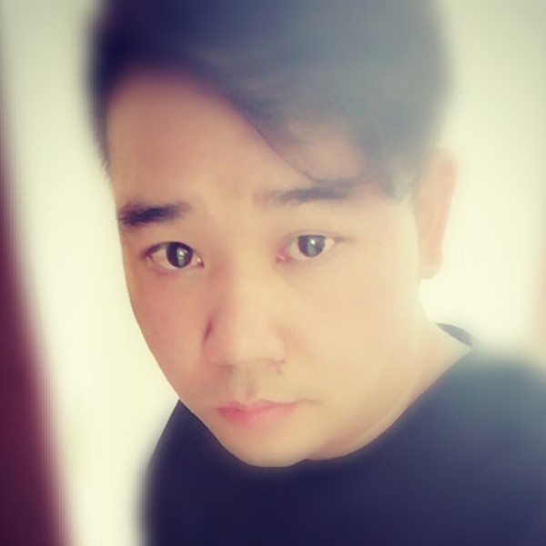 Sea. 波的照片