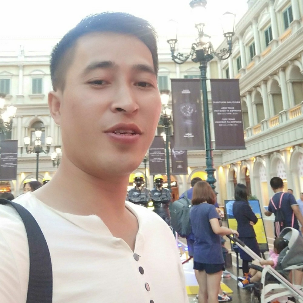 纯真拿钻石的照片