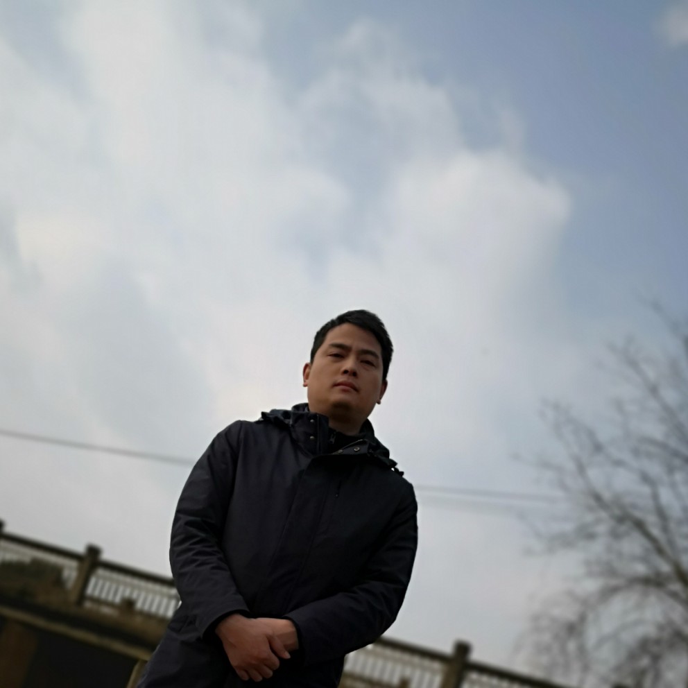 靓丽那衬衫的照片