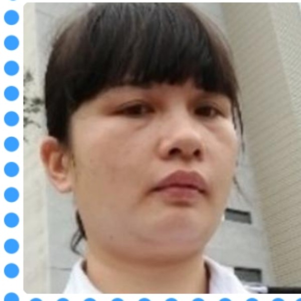 忧伤拿微笑的照片
