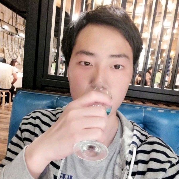 粗犷苦恋老鼠的照片