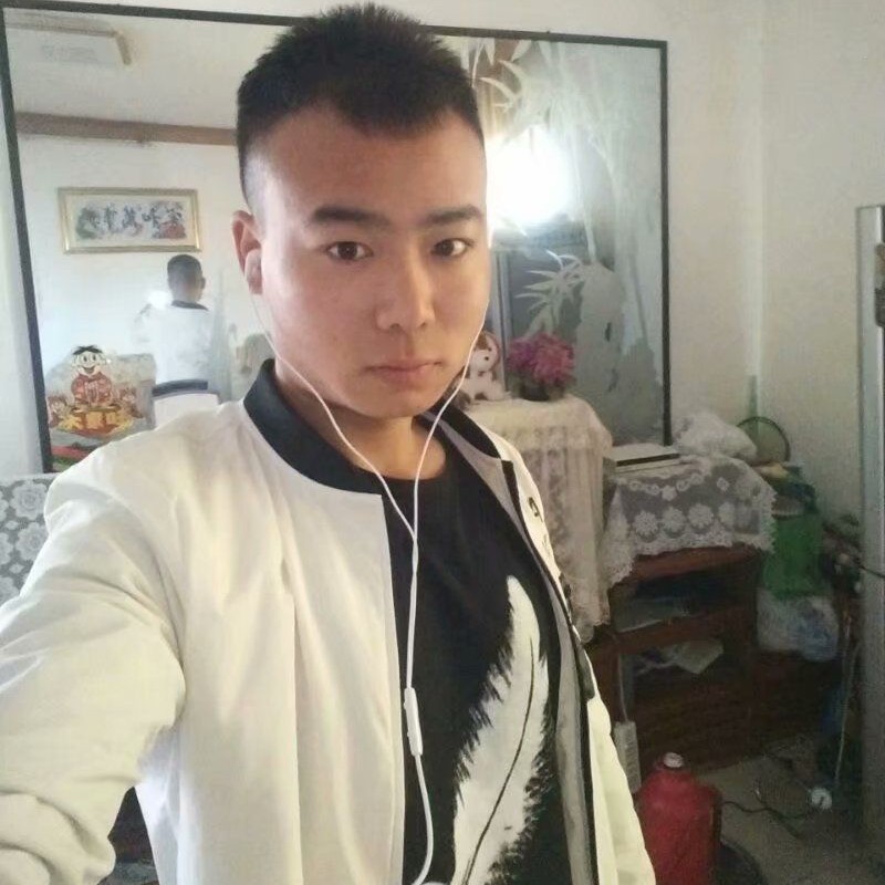 草丛打精明的照片
