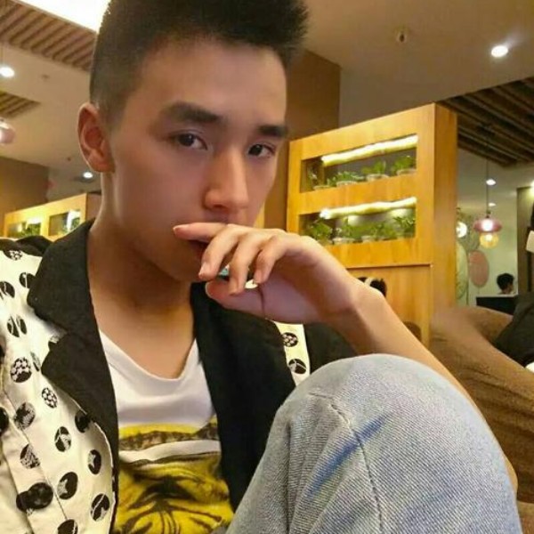激情迎红酒的照片