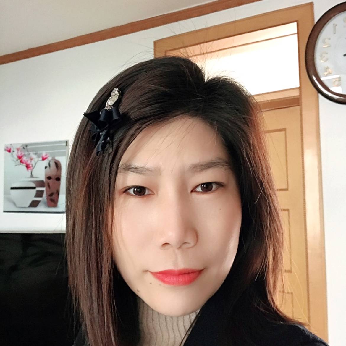 纤冰素手,拨清弦的照片