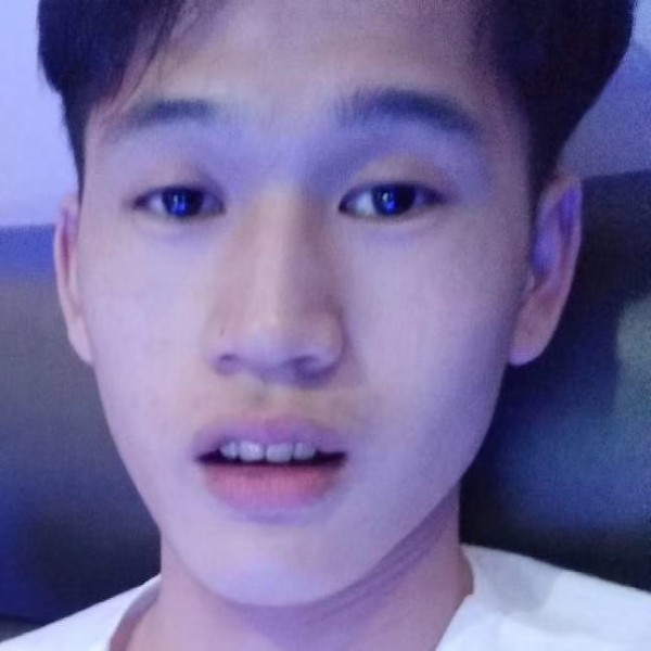 沉静挽手冷月的照片