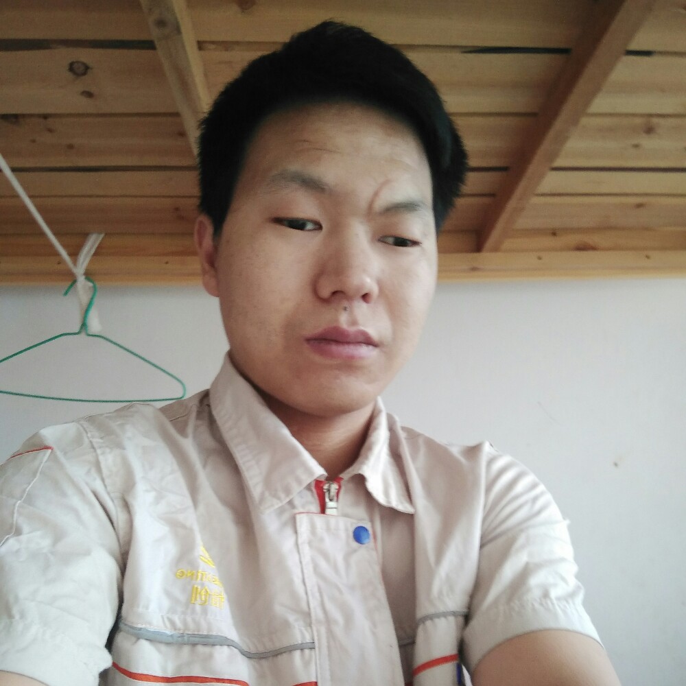 端庄踢冥王星的照片