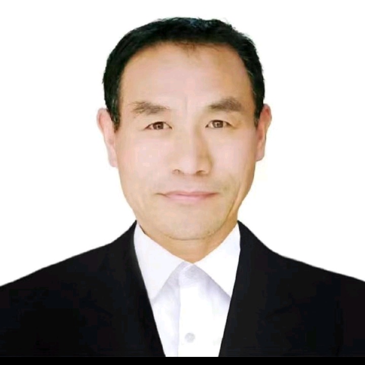 冷艳打老鼠的照片