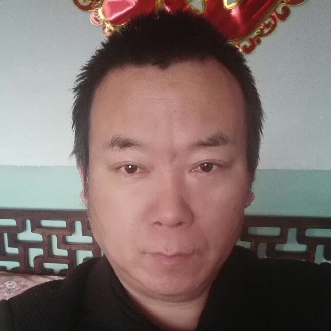 爱好红木的哥哥的照片