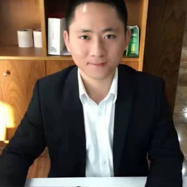 小刺猬害怕的照片