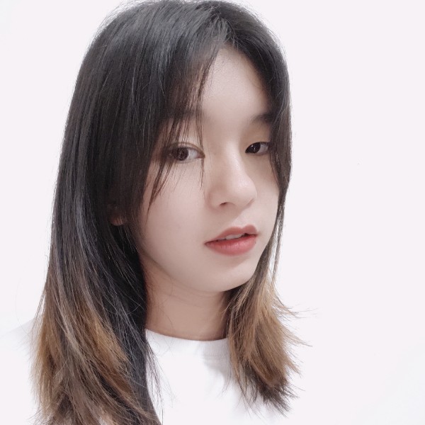 任性的美少女的照片
